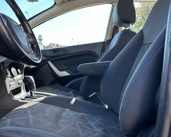 Серый Форд Фиеста, объемом двигателя 1.6 л и пробегом 189 тыс. км за 7000 $, фото 11 на Automoto.ua