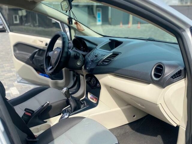 Серый Форд Фиеста, объемом двигателя 1.6 л и пробегом 240 тыс. км за 4600 $, фото 7 на Automoto.ua