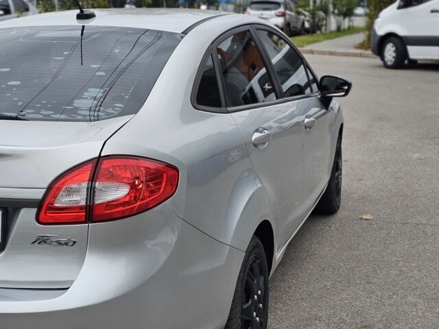 Сірий Форд Фієста, об'ємом двигуна 1.6 л та пробігом 131 тис. км за 4800 $, фото 2 на Automoto.ua