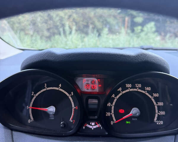 Сірий Форд Фієста, об'ємом двигуна 1.39 л та пробігом 129 тис. км за 8000 $, фото 1 на Automoto.ua