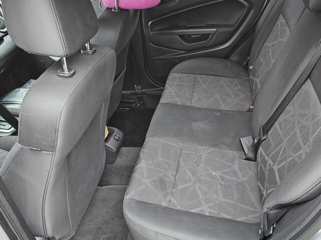 Сірий Форд Фієста, об'ємом двигуна 1.6 л та пробігом 131 тис. км за 4800 $, фото 17 на Automoto.ua