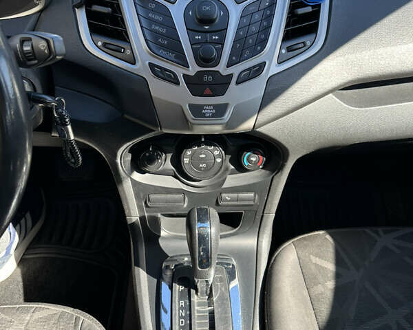 Серый Форд Фиеста, объемом двигателя 1.6 л и пробегом 189 тыс. км за 7000 $, фото 14 на Automoto.ua