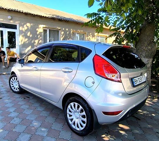 Серый Форд Фиеста, объемом двигателя 1.2 л и пробегом 82 тыс. км за 5700 $, фото 4 на Automoto.ua