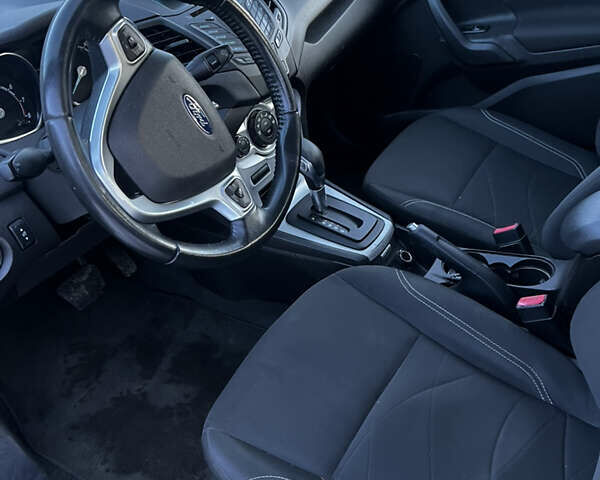 Серый Форд Фиеста, объемом двигателя 1.6 л и пробегом 159 тыс. км за 5899 $, фото 7 на Automoto.ua