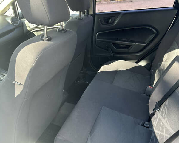 Форд Фиеста 2013 в Городок на Automoto.ua Серый Форд Фиеста, объемом двигателя 1.6 л и пробегом 79 тыс. км за 7200 $, фото 19 на Automoto.ua