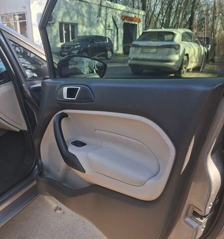 Сірий Форд Фієста, об'ємом двигуна 1.6 л та пробігом 143 тис. км за 6499 $, фото 30 на Automoto.ua