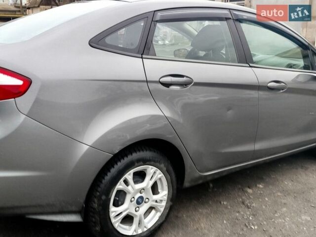 Серый Форд Фиеста, объемом двигателя 1.6 л и пробегом 223 тыс. км за 6950 $, фото 3 на Automoto.ua