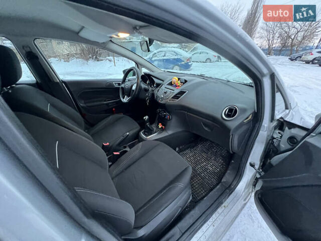 Серый Форд Фиеста, объемом двигателя 1.5 л и пробегом 209 тыс. км за 6500 $, фото 11 на Automoto.ua