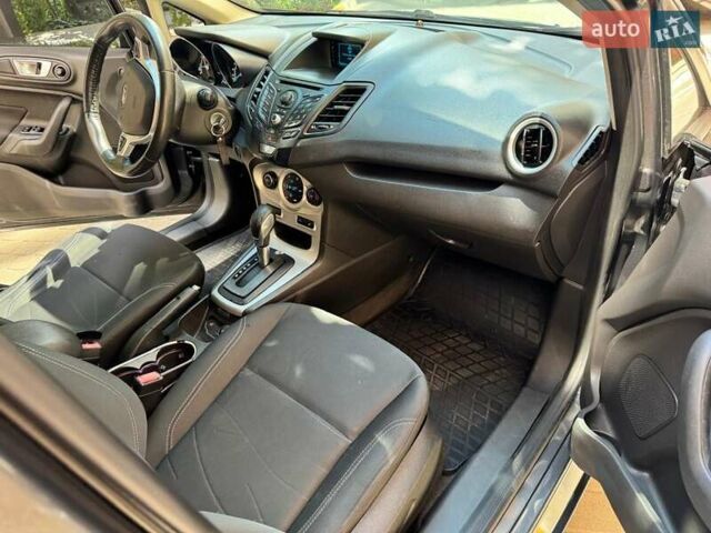 Серый Форд Фиеста, объемом двигателя 1.6 л и пробегом 224 тыс. км за 6800 $, фото 8 на Automoto.ua