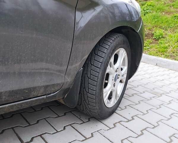 Сірий Форд Фієста, об'ємом двигуна 1.6 л та пробігом 210 тис. км за 7500 $, фото 11 на Automoto.ua