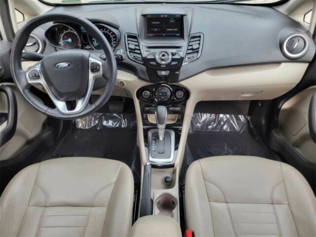 Серый Форд Фиеста, объемом двигателя 1.6 л и пробегом 81 тыс. км за 4000 $, фото 6 на Automoto.ua