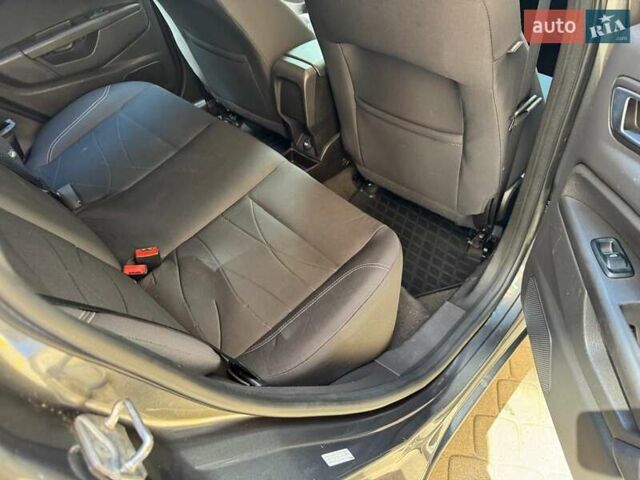 Серый Форд Фиеста, объемом двигателя 1.6 л и пробегом 224 тыс. км за 6800 $, фото 12 на Automoto.ua