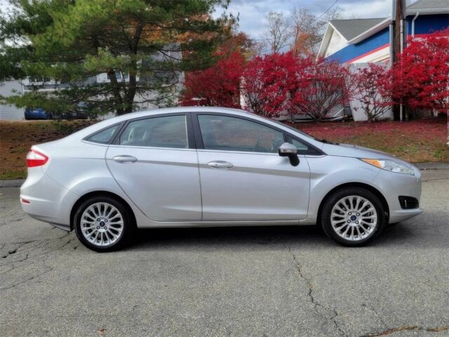 Серый Форд Фиеста, объемом двигателя 1.6 л и пробегом 81 тыс. км за 4000 $, фото 5 на Automoto.ua