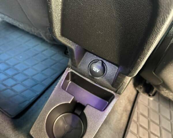 Серый Форд Фиеста, объемом двигателя 1.6 л и пробегом 224 тыс. км за 6800 $, фото 13 на Automoto.ua