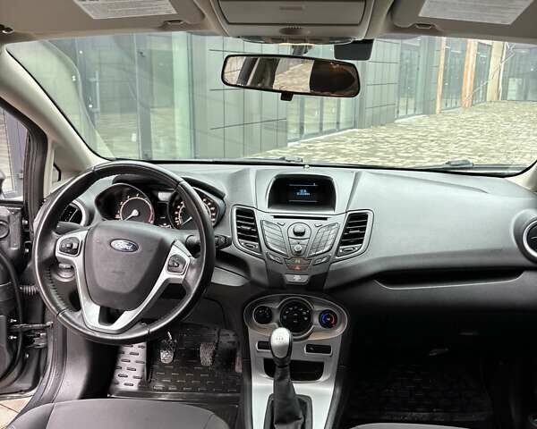 Сірий Форд Фієста, об'ємом двигуна 1 л та пробігом 240 тис. км за 5950 $, фото 6 на Automoto.ua