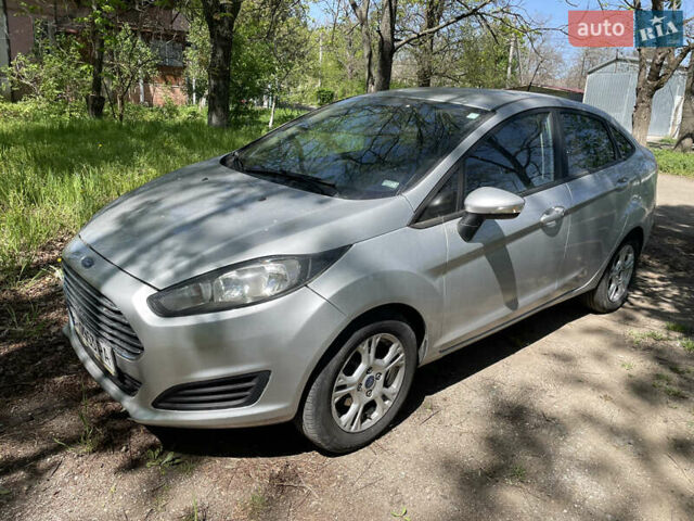 Серый Форд Фиеста, объемом двигателя 1.6 л и пробегом 160 тыс. км за 5700 $, фото 5 на Automoto.ua