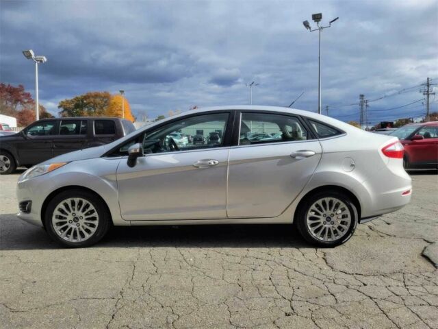 Серый Форд Фиеста, объемом двигателя 1.6 л и пробегом 81 тыс. км за 4000 $, фото 2 на Automoto.ua