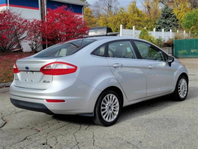 Серый Форд Фиеста, объемом двигателя 1.6 л и пробегом 81 тыс. км за 4000 $, фото 4 на Automoto.ua