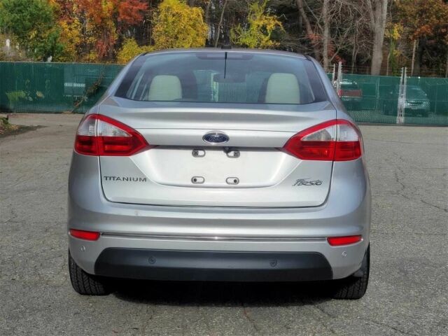 Серый Форд Фиеста, объемом двигателя 1.6 л и пробегом 81 тыс. км за 4000 $, фото 3 на Automoto.ua