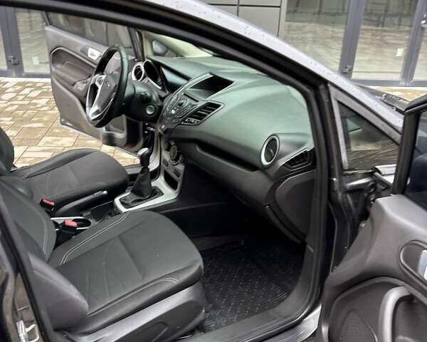 Сірий Форд Фієста, об'ємом двигуна 1 л та пробігом 240 тис. км за 5950 $, фото 2 на Automoto.ua