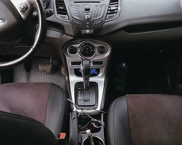 Сірий Форд Фієста, об'ємом двигуна 1.6 л та пробігом 210 тис. км за 7500 $, фото 3 на Automoto.ua