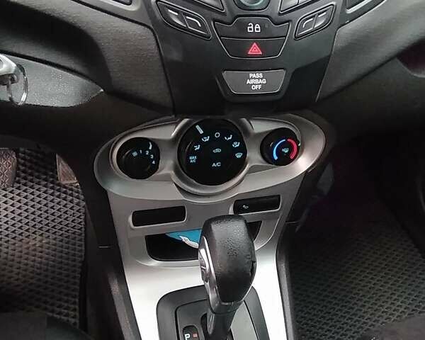 Сірий Форд Фієста, об'ємом двигуна 1.6 л та пробігом 210 тис. км за 7500 $, фото 2 на Automoto.ua