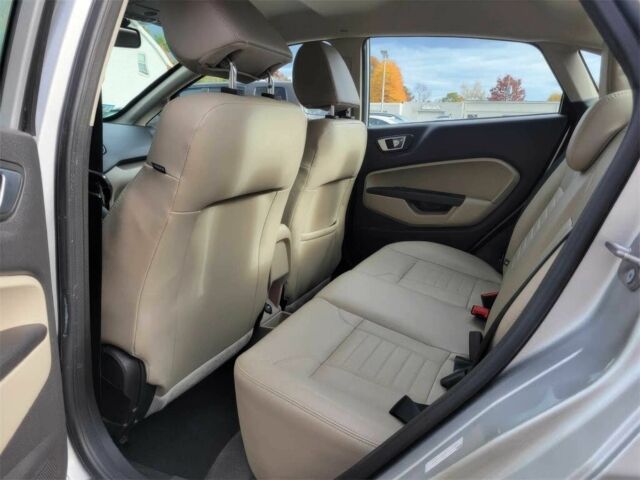 Серый Форд Фиеста, объемом двигателя 1.6 л и пробегом 81 тыс. км за 4000 $, фото 9 на Automoto.ua