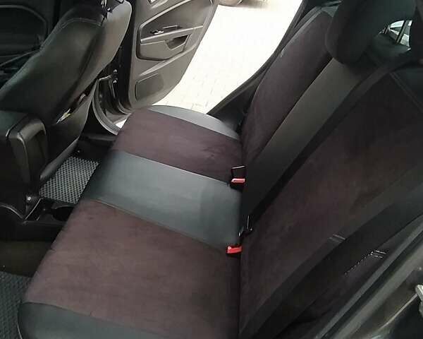 Сірий Форд Фієста, об'ємом двигуна 1.6 л та пробігом 210 тис. км за 7500 $, фото 7 на Automoto.ua