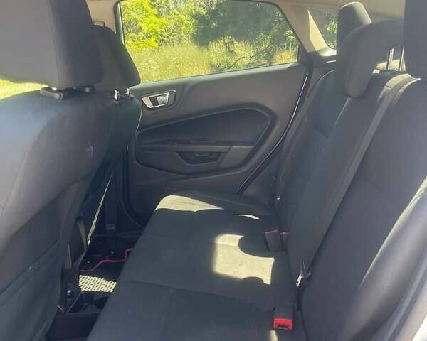 Серый Форд Фиеста, объемом двигателя 1.6 л и пробегом 161 тыс. км за 7500 $, фото 6 на Automoto.ua