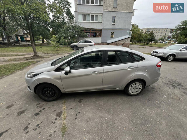 Сірий Форд Фієста, об'ємом двигуна 1.6 л та пробігом 140 тис. км за 7200 $, фото 1 на Automoto.ua