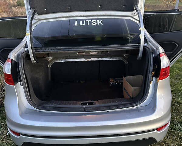 Серый Форд Фиеста, объемом двигателя 1.6 л и пробегом 238 тыс. км за 6000 $, фото 12 на Automoto.ua