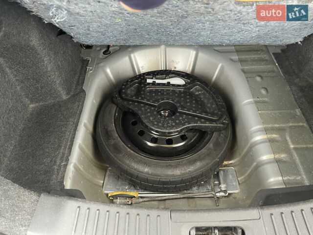 Серый Форд Фиеста, объемом двигателя 1.6 л и пробегом 151 тыс. км за 6700 $, фото 18 на Automoto.ua