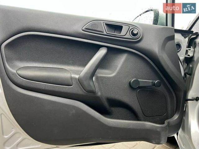 Серый Форд Фиеста, объемом двигателя 1.6 л и пробегом 177 тыс. км за 7340 $, фото 15 на Automoto.ua