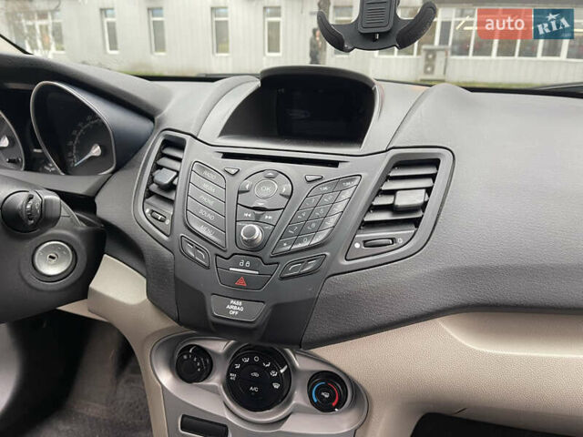 Серый Форд Фиеста, объемом двигателя 1.6 л и пробегом 151 тыс. км за 6700 $, фото 16 на Automoto.ua