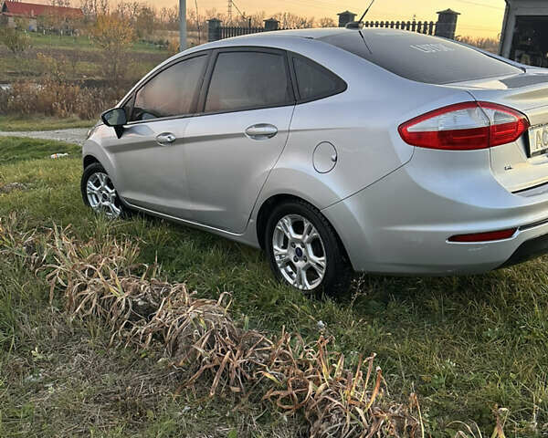 Серый Форд Фиеста, объемом двигателя 1.6 л и пробегом 238 тыс. км за 6000 $, фото 5 на Automoto.ua