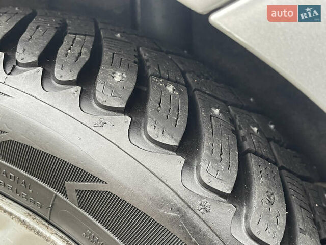 Серый Форд Фиеста, объемом двигателя 1.6 л и пробегом 151 тыс. км за 6700 $, фото 21 на Automoto.ua