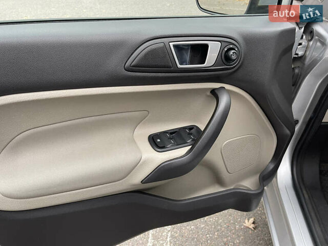 Серый Форд Фиеста, объемом двигателя 1.6 л и пробегом 151 тыс. км за 6700 $, фото 12 на Automoto.ua