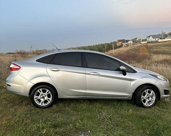 Серый Форд Фиеста, объемом двигателя 1.6 л и пробегом 238 тыс. км за 6000 $, фото 2 на Automoto.ua