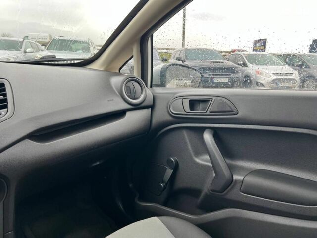 Серый Форд Фиеста, объемом двигателя 1.6 л и пробегом 177 тыс. км за 7340 $, фото 30 на Automoto.ua