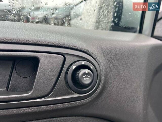 Серый Форд Фиеста, объемом двигателя 1.6 л и пробегом 177 тыс. км за 7340 $, фото 14 на Automoto.ua