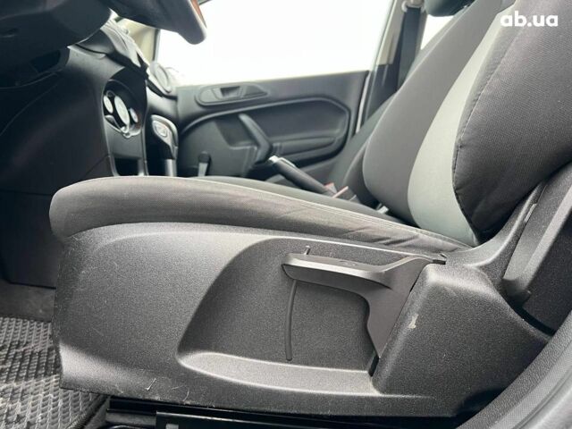 Серый Форд Фиеста, объемом двигателя 1.6 л и пробегом 177 тыс. км за 7340 $, фото 18 на Automoto.ua