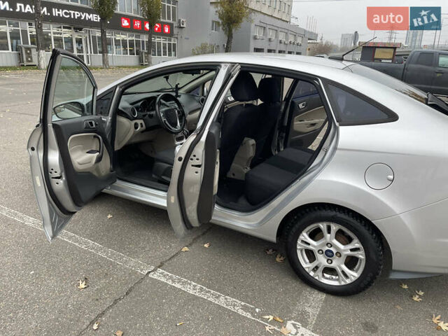 Серый Форд Фиеста, объемом двигателя 1.6 л и пробегом 151 тыс. км за 6700 $, фото 11 на Automoto.ua