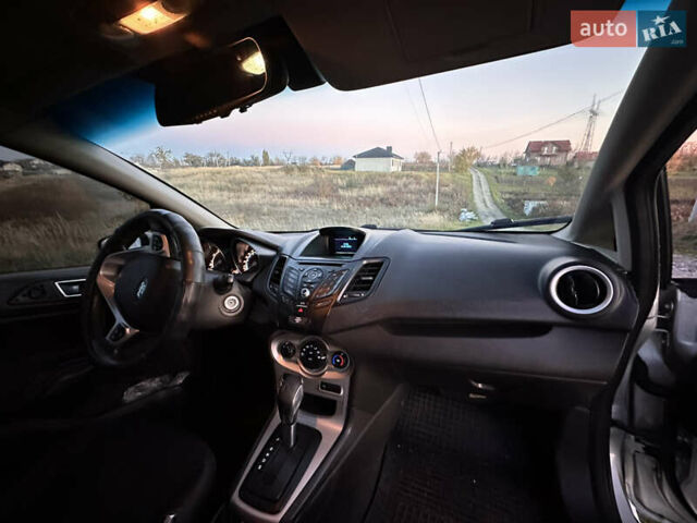 Серый Форд Фиеста, объемом двигателя 1.6 л и пробегом 238 тыс. км за 6000 $, фото 13 на Automoto.ua