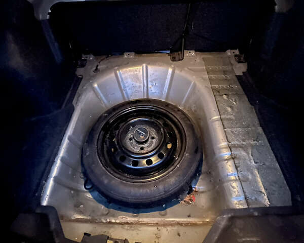 Серый Форд Фиеста, объемом двигателя 1.6 л и пробегом 214 тыс. км за 6111 $, фото 23 на Automoto.ua