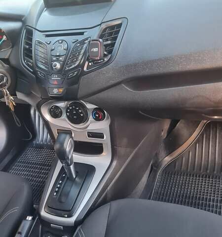 Сірий Форд Фієста, об'ємом двигуна 1.6 л та пробігом 228 тис. км за 7300 $, фото 8 на Automoto.ua