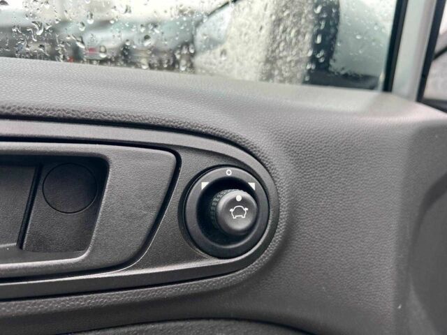 Серый Форд Фиеста, объемом двигателя 1.6 л и пробегом 177 тыс. км за 6840 $, фото 15 на Automoto.ua