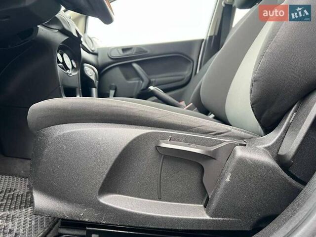 Серый Форд Фиеста, объемом двигателя 1.6 л и пробегом 177 тыс. км за 7340 $, фото 18 на Automoto.ua
