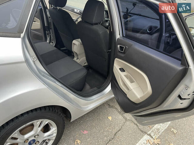 Серый Форд Фиеста, объемом двигателя 1.6 л и пробегом 151 тыс. км за 6700 $, фото 13 на Automoto.ua