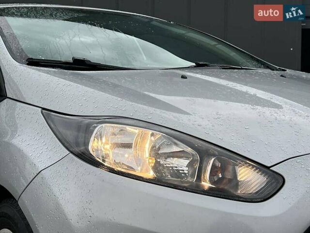 Серый Форд Фиеста, объемом двигателя 1.6 л и пробегом 177 тыс. км за 7340 $, фото 11 на Automoto.ua