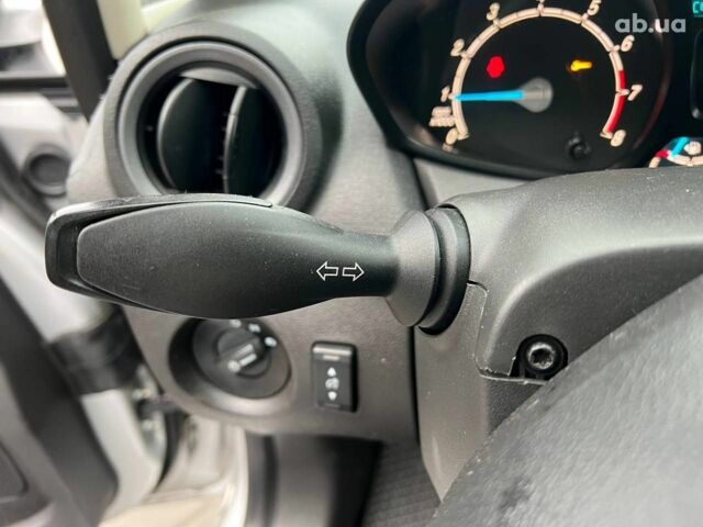 Серый Форд Фиеста, объемом двигателя 1.6 л и пробегом 177 тыс. км за 7340 $, фото 24 на Automoto.ua